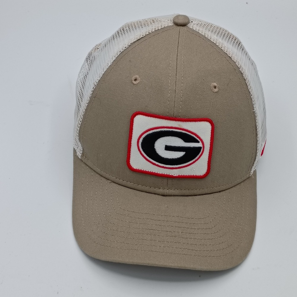 Nike Mens Georgia Bulldogs Classic99 Khaki OSFM Snapback Trucker Hat